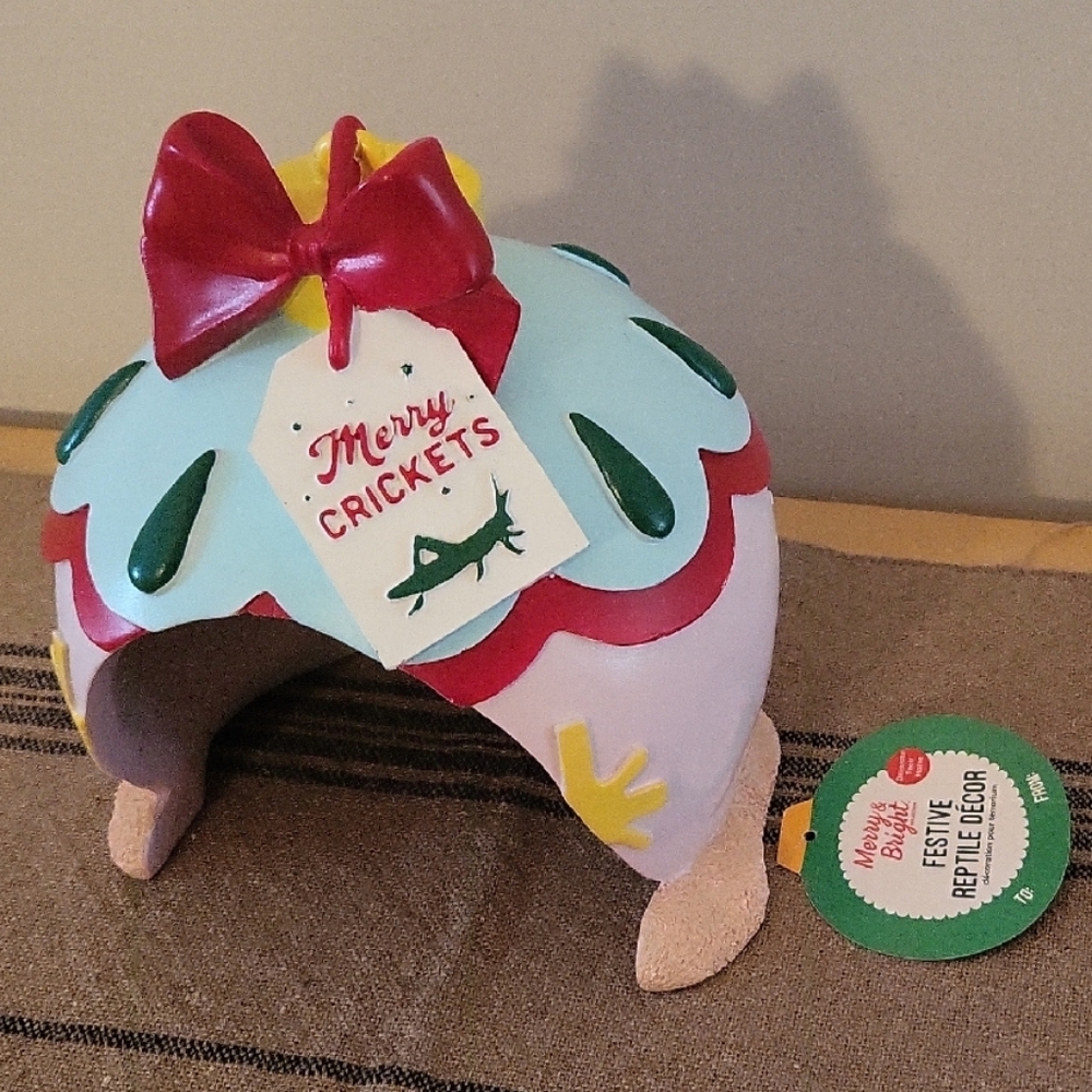 Merry Crickets Festive Reptile Decor - Multicolor